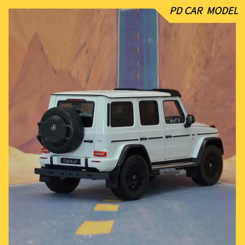 ISCALE Collectible 1:18 Scale Model G63 4*4 SUV Gift for friends and family