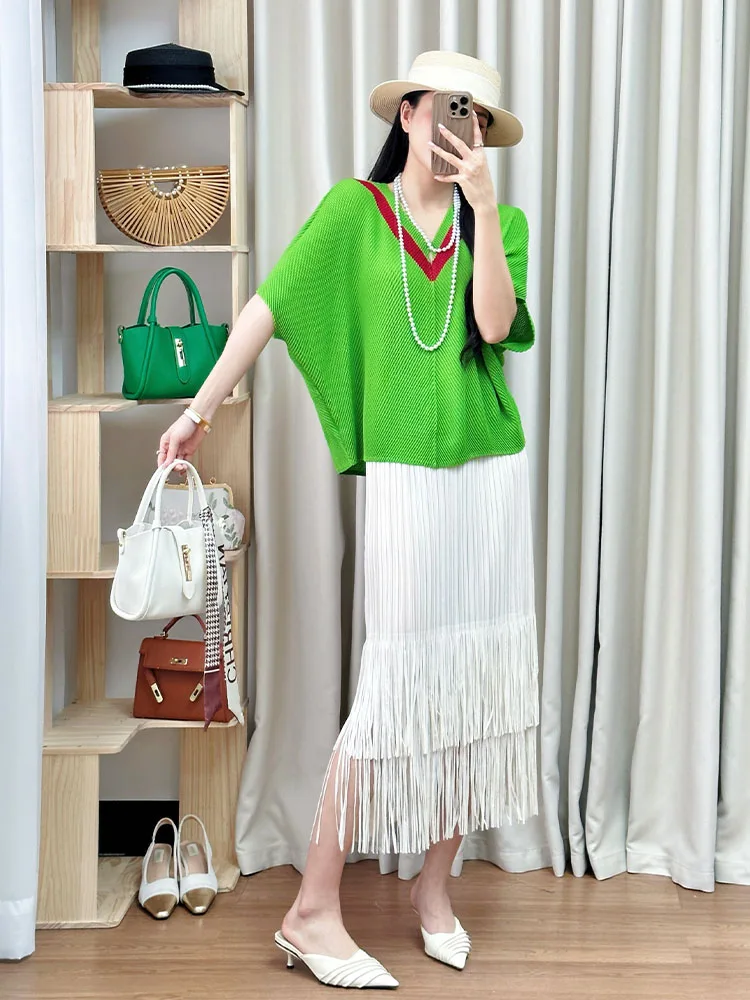 

Летний модный комплект Sanza Art Creation: зеленый топ и белая плиссированная юбка для полных женщин