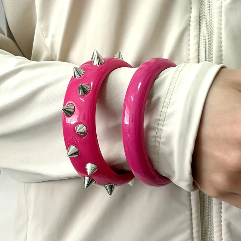 Fashion Pink Acrylic Rivet Round Bracelet Subcultural Personality Punk Rivet Resin Geometric Y2K Accessory Stacked Bracelet