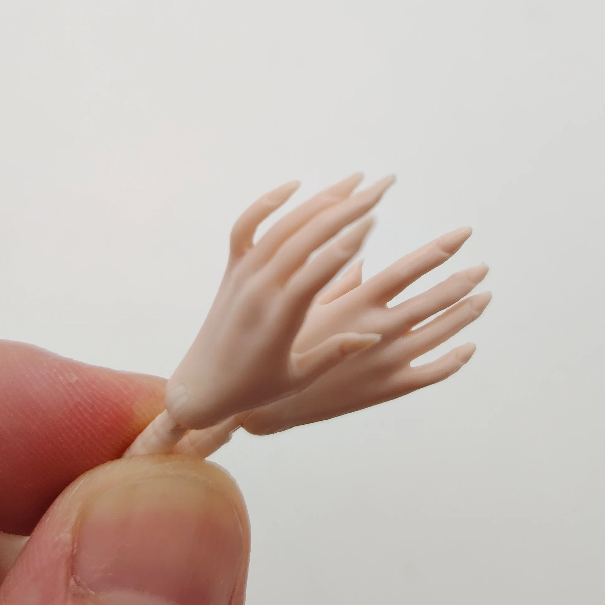 Fashion Royalty 1/6 Scale Cream Skin Long Nails Female Doll Hands Replacement