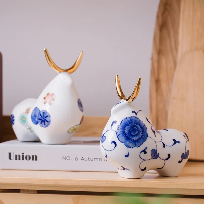 Jingdezhen ceramic blue and white zodiac cow ornament mascot lucky living room entrance desktop decoration creative gift