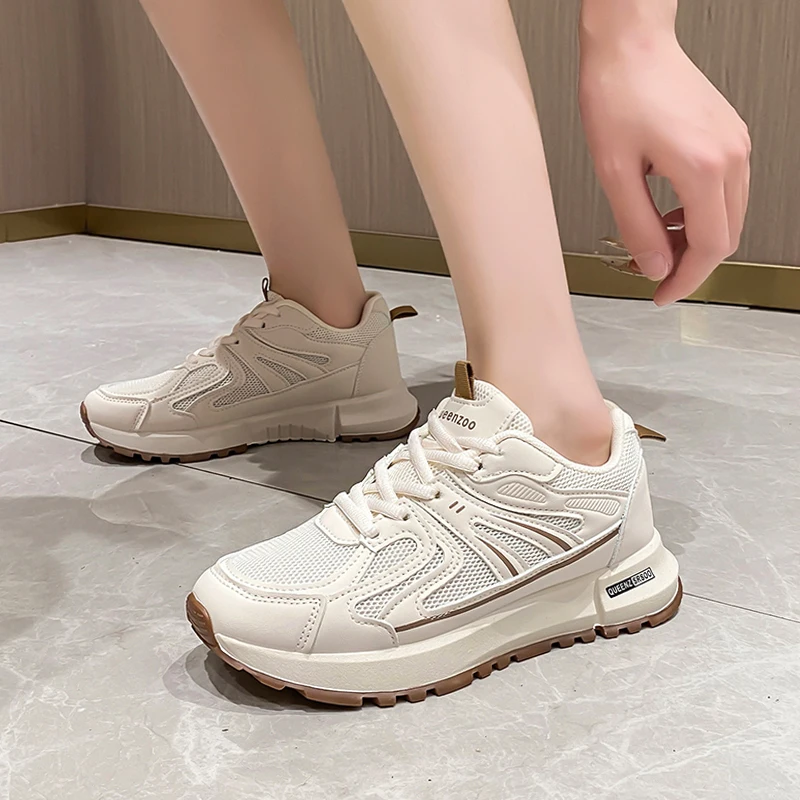 Sepatu kets wanita musim panas, sepatu Sneakers kasual ujung bulat mulut dangkal Platform bakiak Wedge 2024 untuk wanita