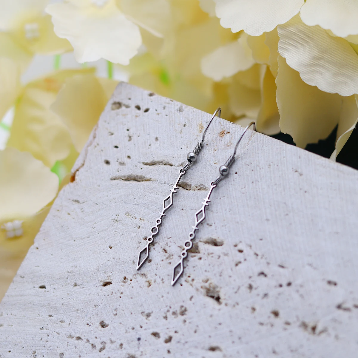 Kinitial Damen-Ohrringe aus Edelstahl mit Kreuz, Pfeil und Rhombus-Design, Tropfen-Ohrringe für Bankette, Partys, Geschenke, Schmuckzubehör