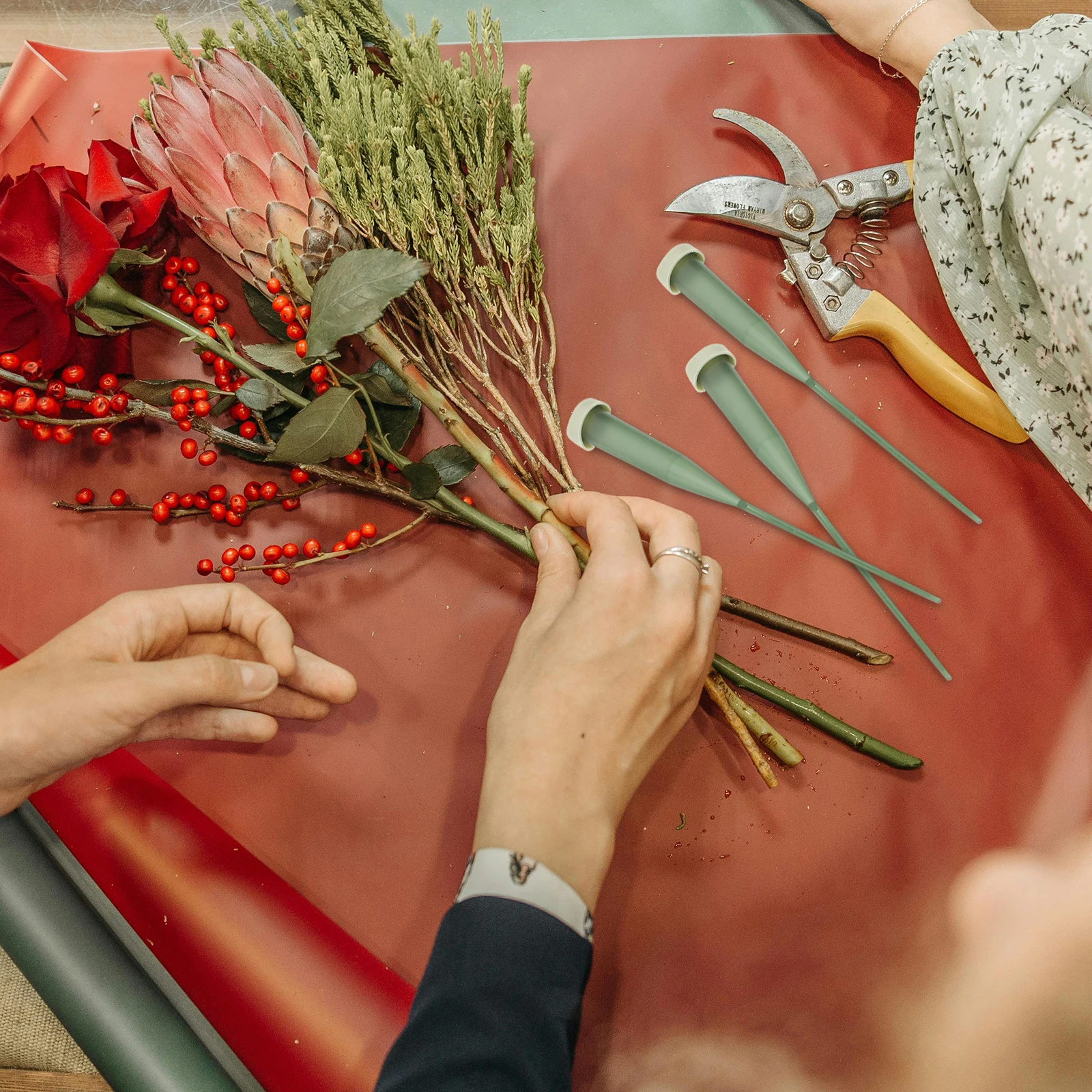 

25pcs Flower Tubes 14.5Cm Plastic Stems Flower Water Tubes With Caps Orchid Fresh Floral Arrangement Supplies Long Stem Tube