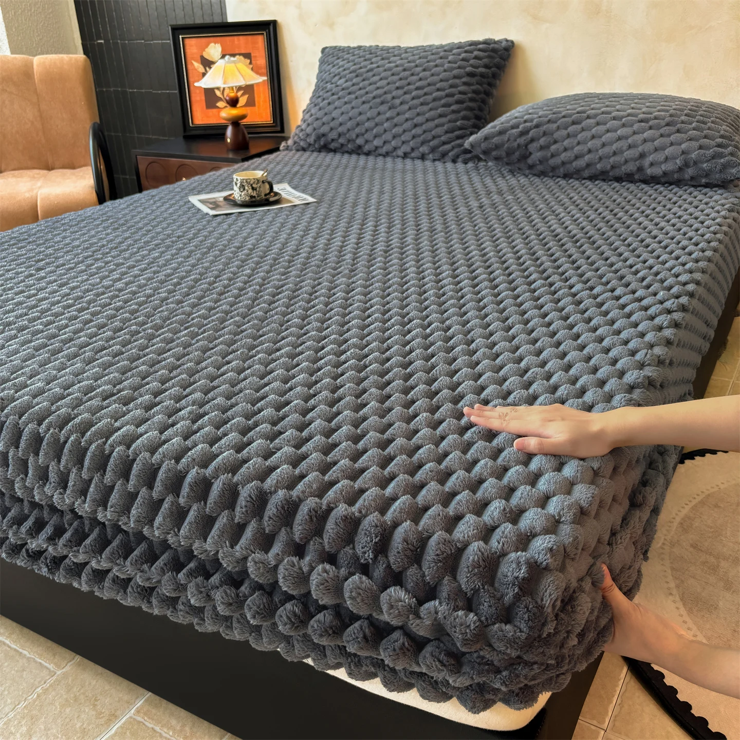 1pc Winter Warm Bed Sheet with Elastic Single/Queen/King Size Mattress Cover Thick Coral Fleece Fluffy Fitted Bed Sheets for Bed