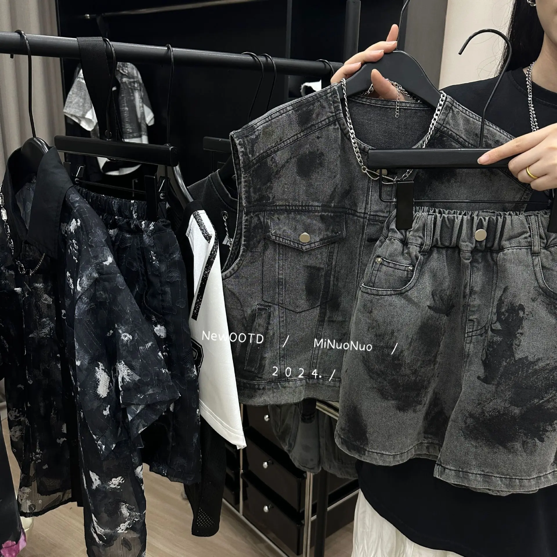 Abbigliamento per bambini vestito 2024 estate nuovo stile coreano alla moda senza maniche camicia allentata pantaloni in Denim ragazzi bel Set di due pezzi