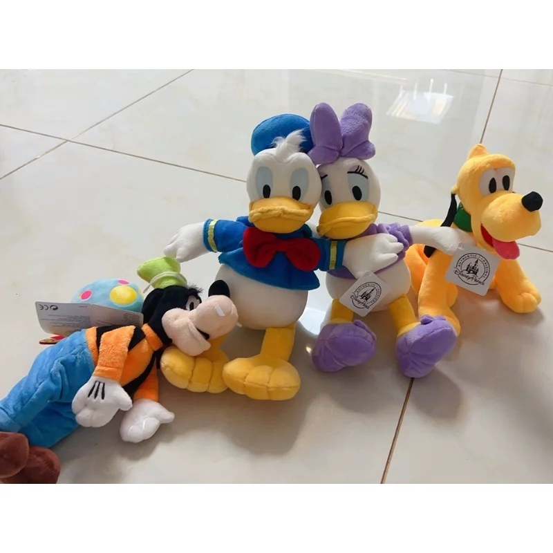 

Limited edition Mickey Minnie Donald Duck Daisy retro plush doll/toy gift for commemorative collection.
