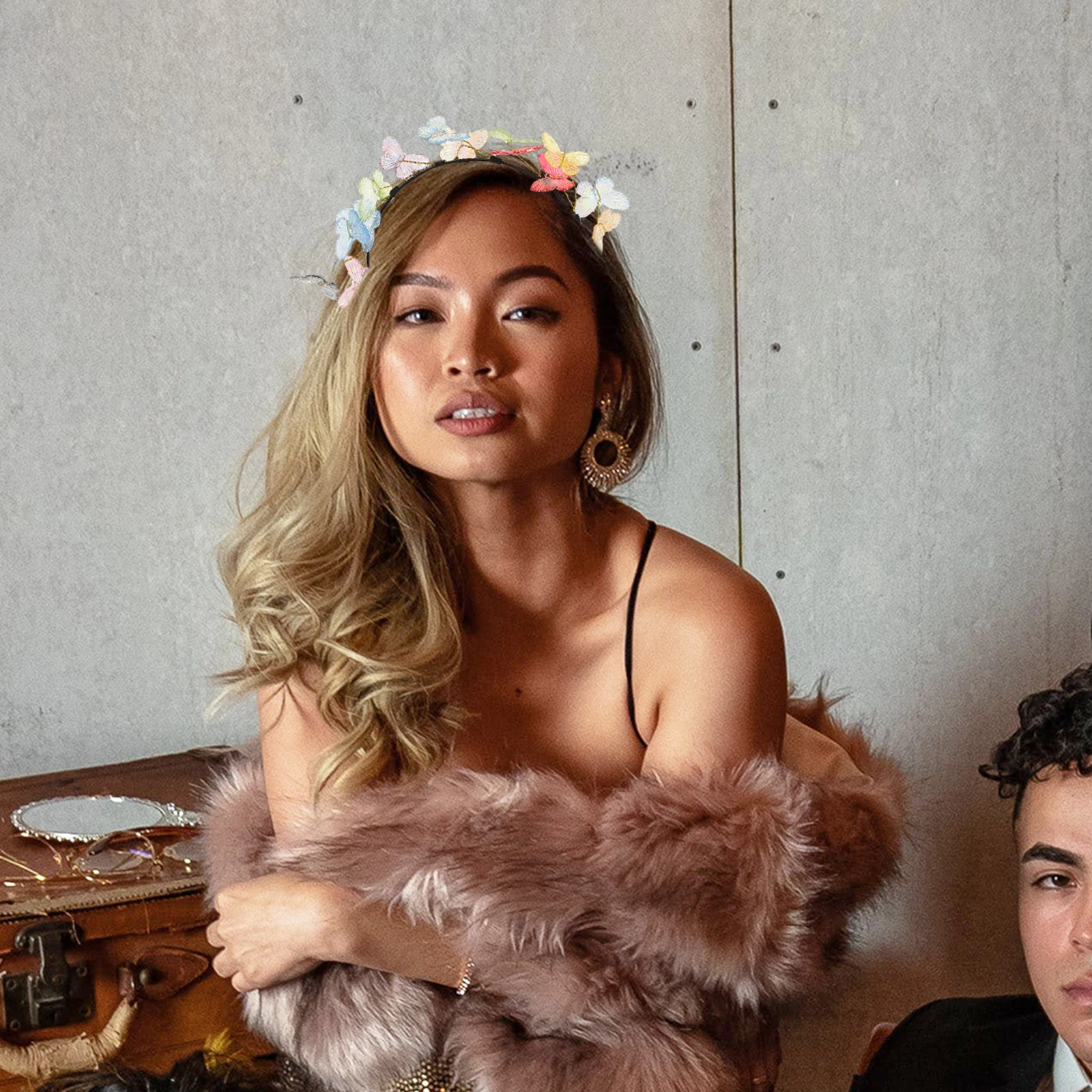 

Цветная повязка на голову с бабочкой, стильная милая легкая повязка на голову для женщин, аксессуары для волос для свадебной вечеринки, выпускного вечера, милая повязка для волос