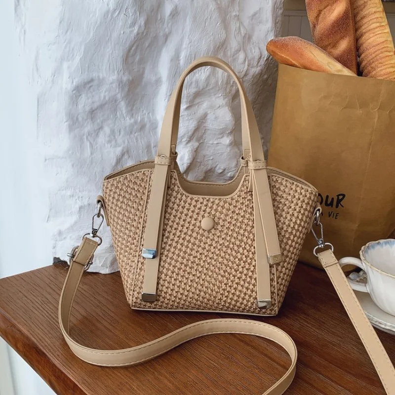 누벅 가죽으로 만든 여성용 메신저 백 캐주얼 우루과이 스타일 깔끔하고 넉넉한 부드러운 일상 스타일 ​