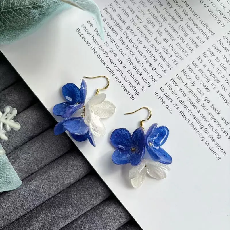 

Unique Hydrangeas Series Drop Earring Epoxy Resin Natural Hydrangeas Flowers Earring Elegant Dried Flower Earring Custom Package