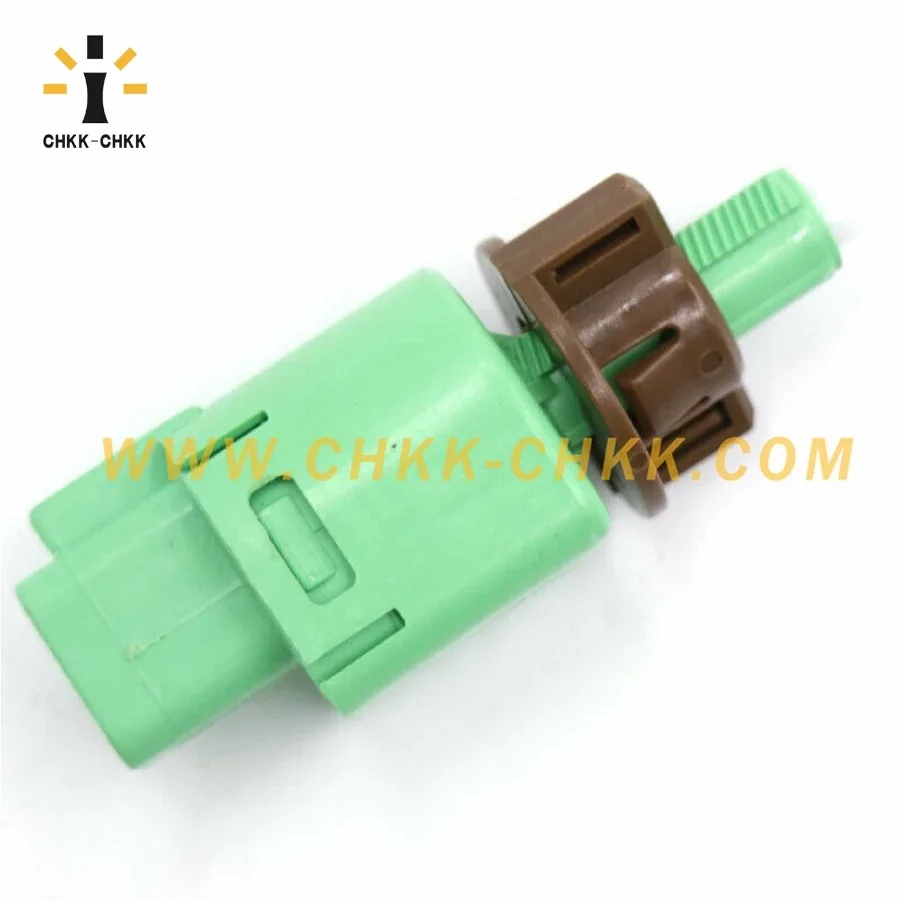 

CHKK-CHKK 84340-69025 Выключатель стоп-сигнала для Toyota VITZ YARIS WISH PRIUS AVENSIS CAMRY RAV4 LAND CRUISER SIENNA 8434069025