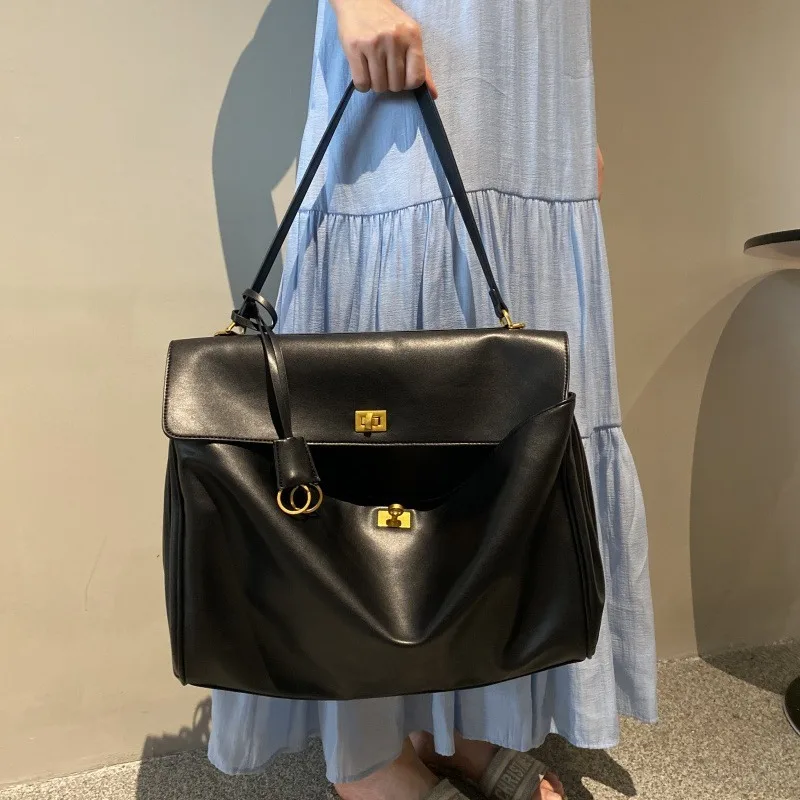 Alirattan 2024 New Shoulder Bag Smooth Leather Handheld Women\'s Bag Underarm Lock for Casual Commuting Bag