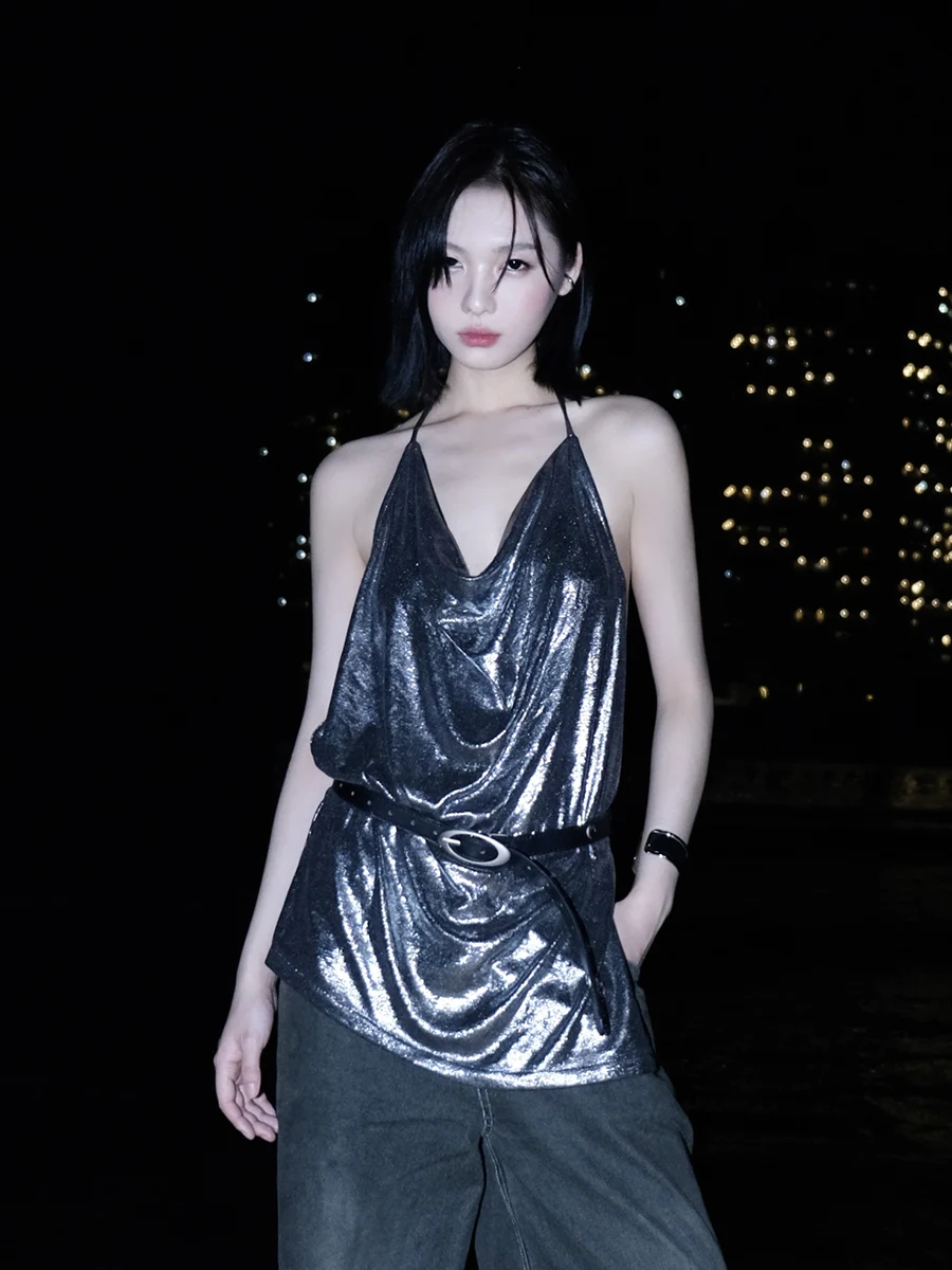 

Светоотражающий серебристый сексуальный топ на бретельках для женщин, лето 2024, свободный крой, оригинальный дизайн, смесь полиэстера и спандекса, однотонный