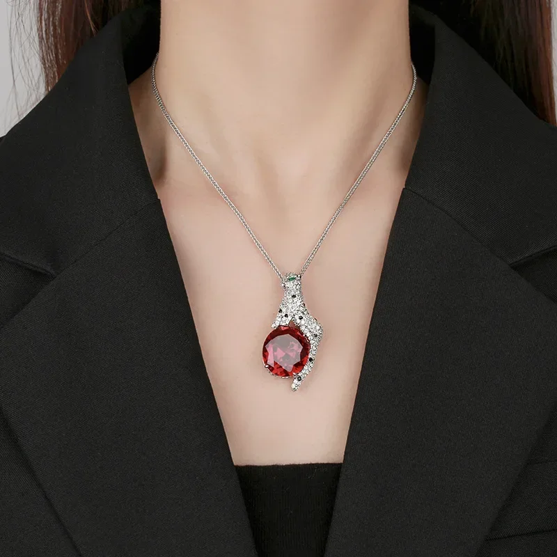 Gorgeous Crystal Leopard Shaped Pendant Necklace Blue Red Gemstone Edition Exquisite Stylish Jewelry for Fashion Conscious Women