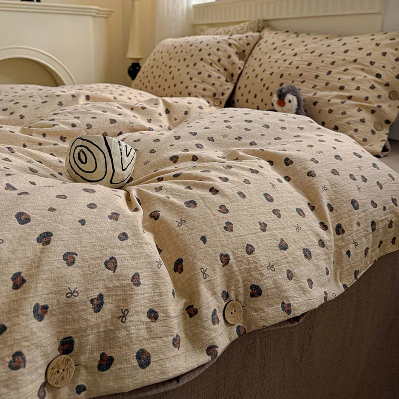 Luxury Retro Printed Bedding Set with Buttons High-End Soft Skin-Friendly Comforter Set All Seasons Bed Linens for Single Double