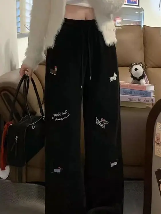 Luźne spodnie dresowe z prostymi nogawkami i haftem dla kobiet, na wiosnę i jesień, sportowe, codzienne, wyszczuplające spodnie z szerokimi nogawkami.