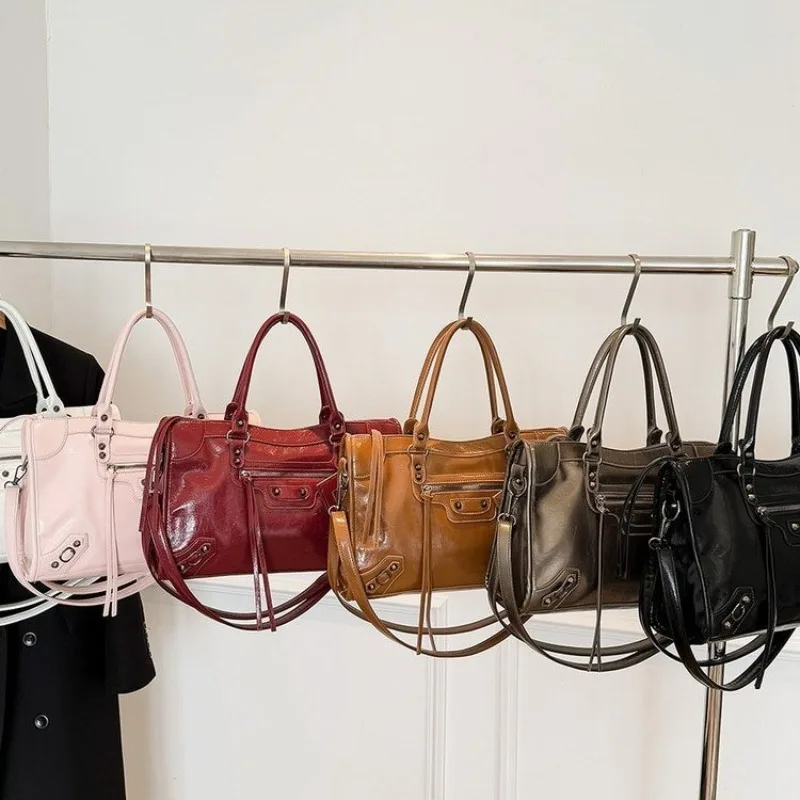 

Classic Designer Handbag In Paris Fashion Style For Women With Solid Color And Minimalist Luxury