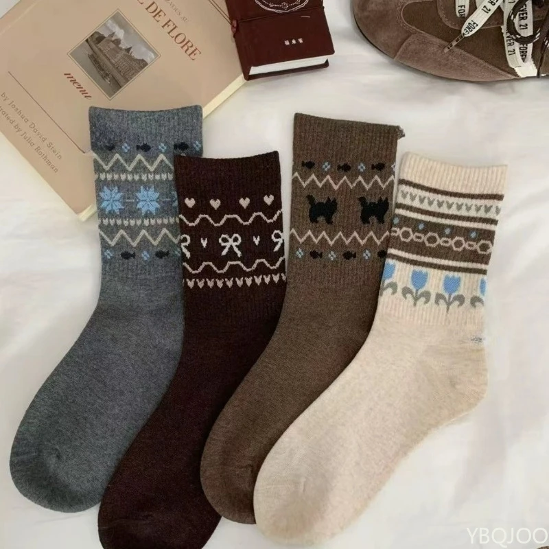 4 Paar Herbst-Winter-warme, dicke, schweißabsorbierende, neue, vielseitige, einfache, bequeme Mid-Tube-Socken für Damen im Retro-Stil