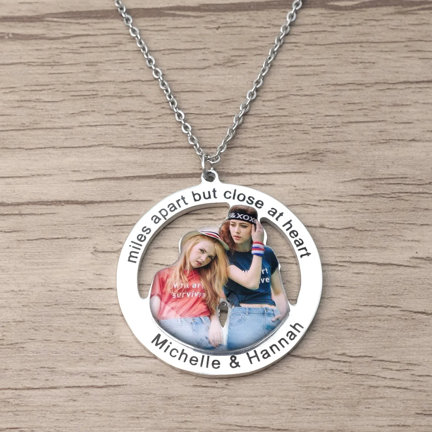 

Personalized Photo Necklace Custom Sister Picture Necklace Family Friendship Jewelry Best Friends Good Sister Gift for Her Mom