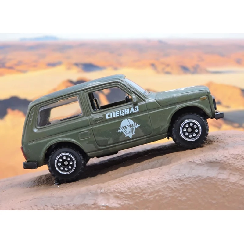 Die-cast 1/60 Scale Lada Niva Russian Battle Off-road Vehicle Model Collection Decoration Gifts Toys Boys
