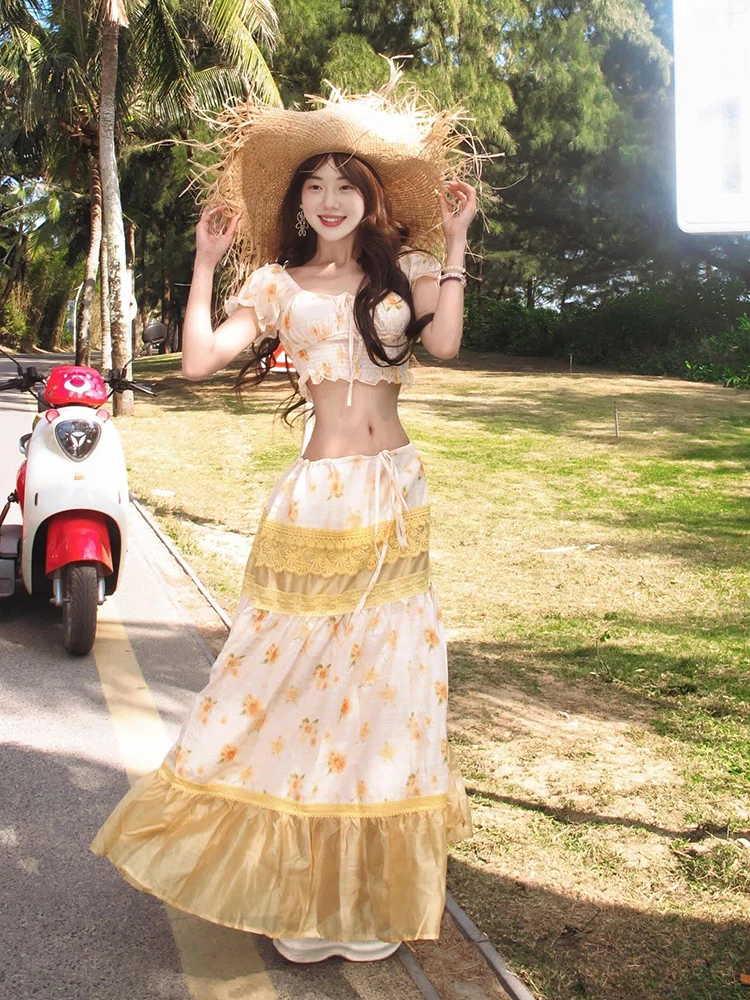 

Летний комплект из двух предметов: топ с открытыми плечами и юбка с высокой талией, пляжная одежда, юбка А-силуэта с высокой талией, короткий рукав