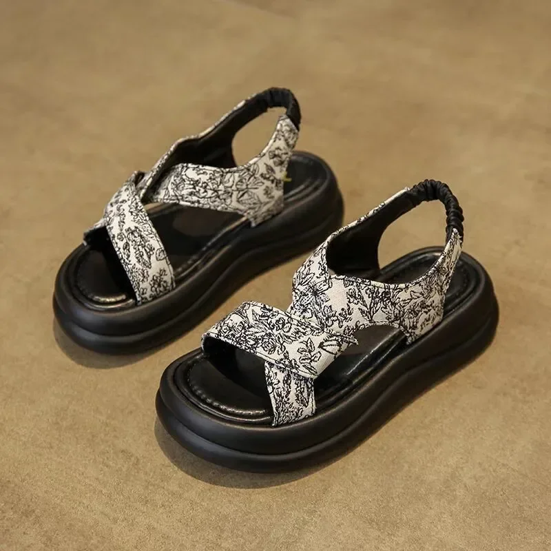 

Сандалии для девочек, летняя уличная одежда, новинка 2025 года, высококачественная повседневная универсальная спортивная пляжная обувь на толстой подошве, модные детские сандалии