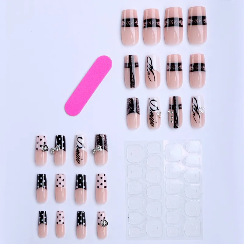 24 piezas de uñas postizas y2k oscuras, cuadradas medianas, con encaje negro, cruz, francesas con lunares, moño y corazón metálicos plateados 5