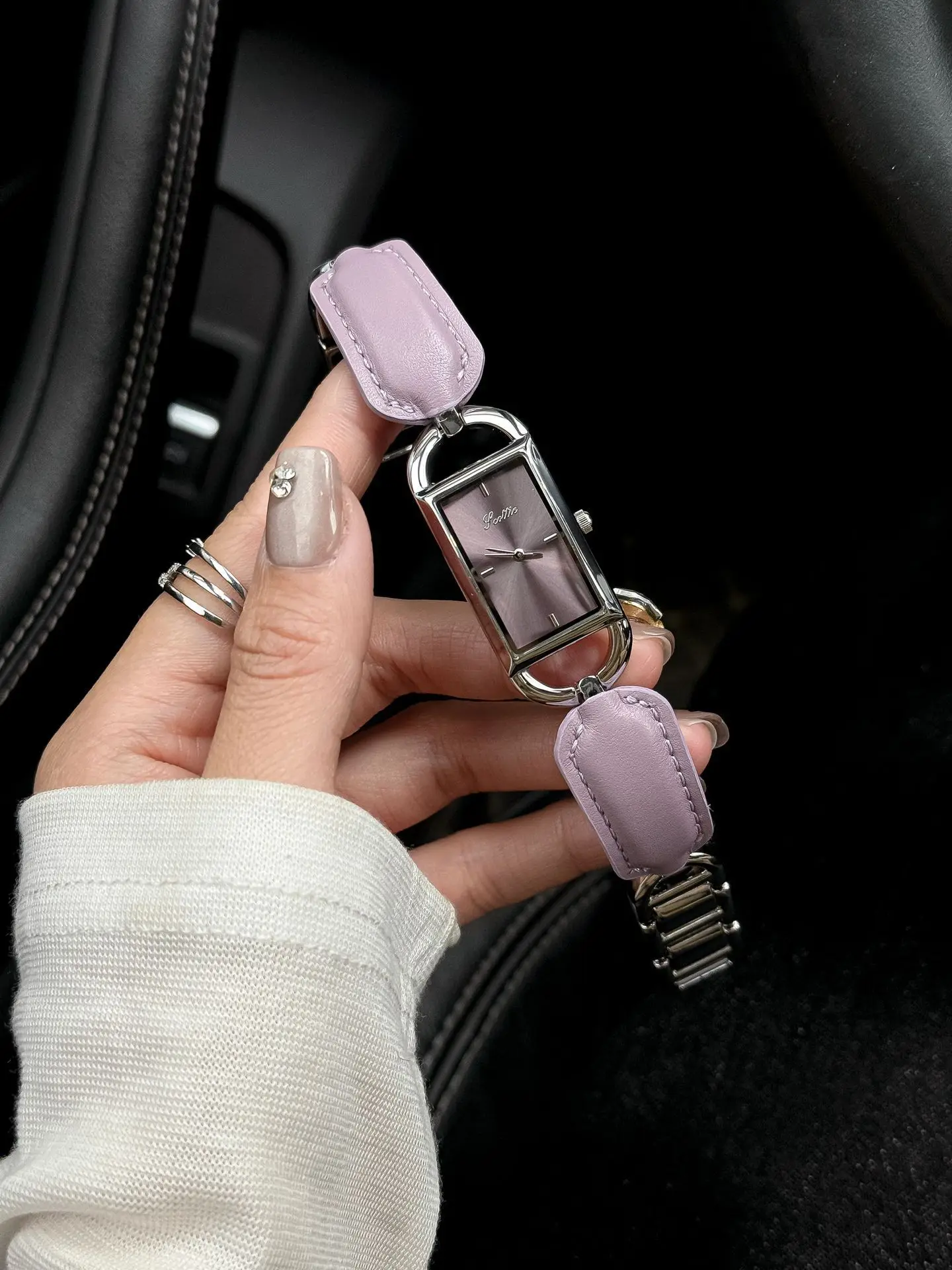 

Square bracelet watch fashionable retro leather strap watch niche, simple high-end, elegant women's wristwatch, watch accessory.