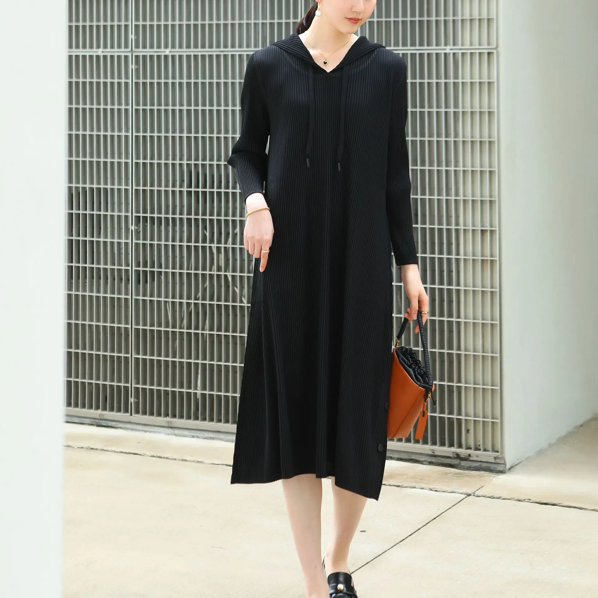 

Miyake Pleated 2025 Autumn and Spring New High-end Pleated Clothes Korean Lazy Wind Large Size Loose Leisure Hooded Dresses