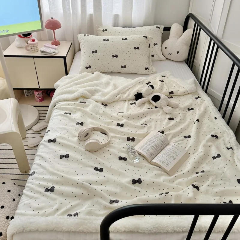 New thickened small fresh milk wool lamb wool blanket office nap blanket, without pillowcase