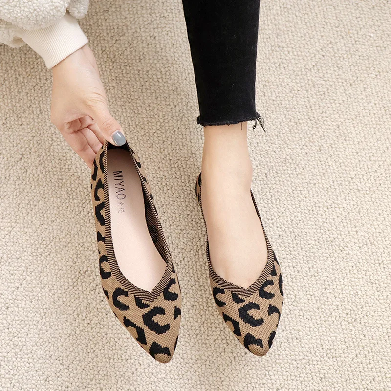 Women Leopard Mesh Casual Shoes Autumn Pointed Hollow Flying Weaving Comfort Light Soft Breathable Knit Flats Zapatos De Mujer