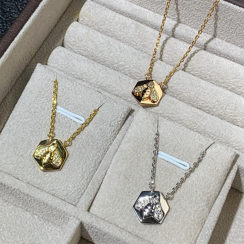 

Vintage Style New Luxury 925 Silver Plated Diamond AAA Zircon Bee Pendant Necklace for Women - Exquisite Jewelry