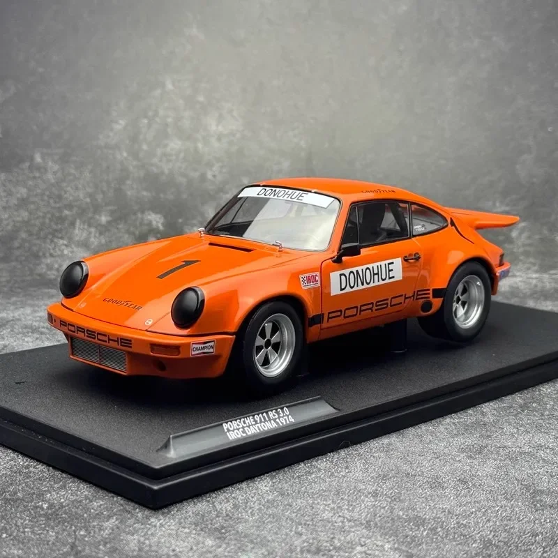 รถโซลิโดรุ่น 1/18 ปอร์เช่ 911 IROC 1974 4 #   1 Follmer รถจําลองห้องจอแสดงผลรถยนต์รุ่น Boy Collection ของขวัญ