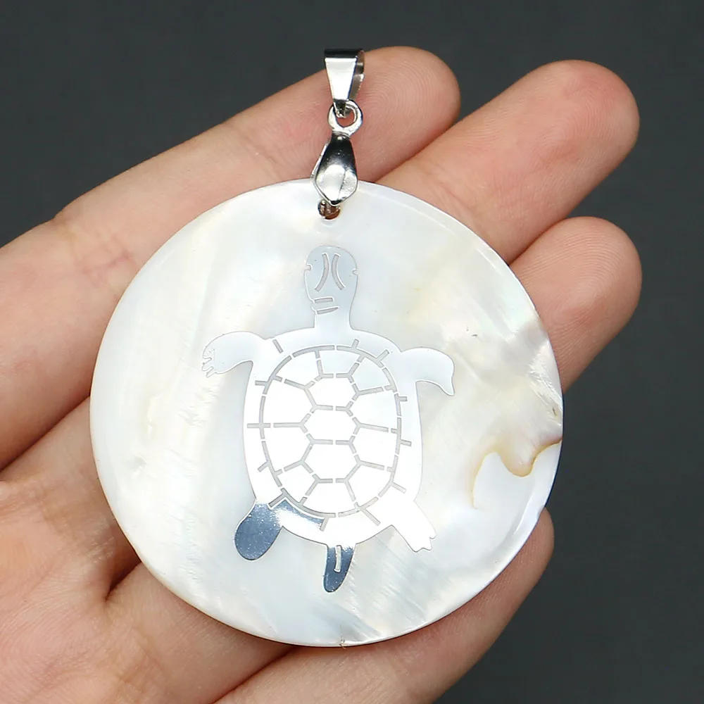 

Creative Animals-shaped Natural Shell Pendant With Melon Seed Clasp Design Charm Accessory For DIY Necklace Key Chain Jewelry