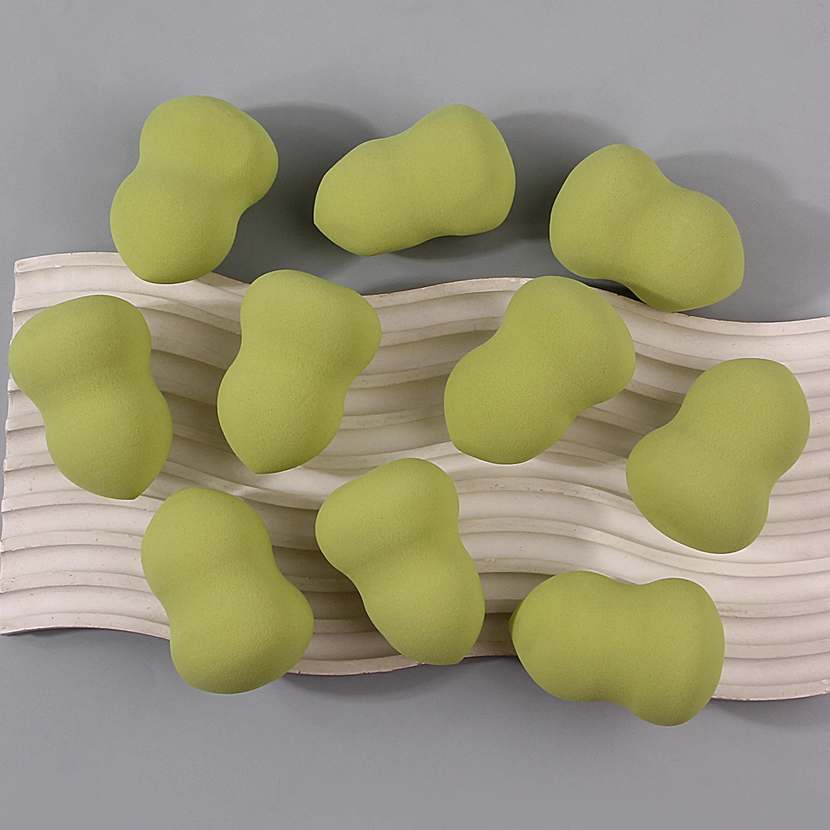 10 個スーパーソフト大型メイクスポンジ美容卵ドライとウェット両用ポータブル旅行メイクツール初心者向け