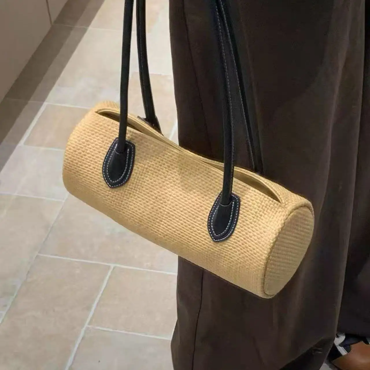 

Casual Summer Straw Woven Tote Bag Women's Handbag Single Shoulder Handheld Basket Style Bag Simple Fashion Magnetic Buckle C...