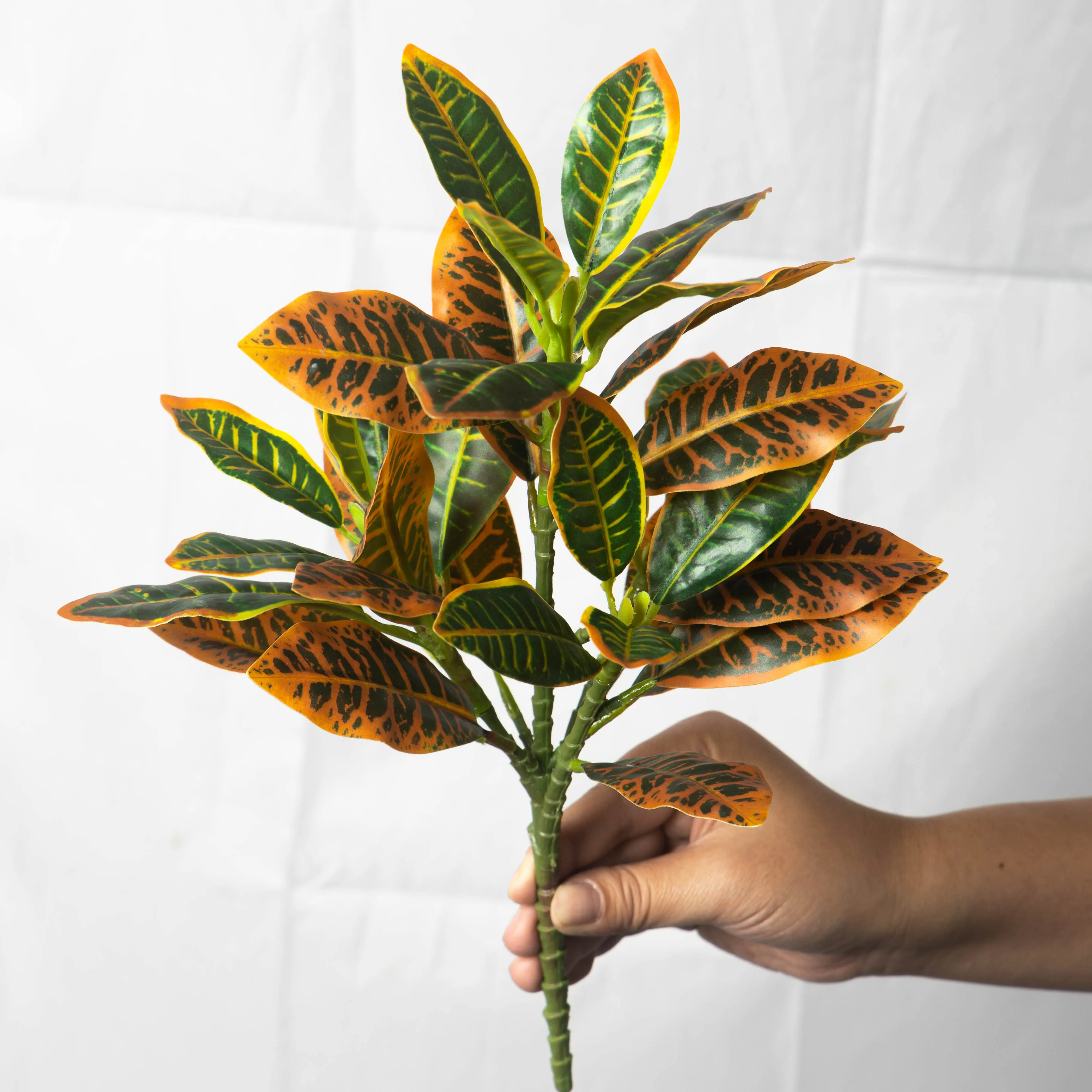 24-41cm Künstliche Pflanzen, künstlicher Ficusbaum, tropische Codiaeum-Zweige, Kunststoff-Magnolienpflanze, geeignet für die Dekoration von Zuhause und Büro. – Detail 6