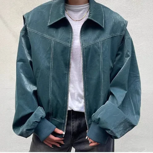Kurtka skórzana vintage damska z asymetrycznym zamkiem błyskawicznym, klapami i stylizacją retro boho.