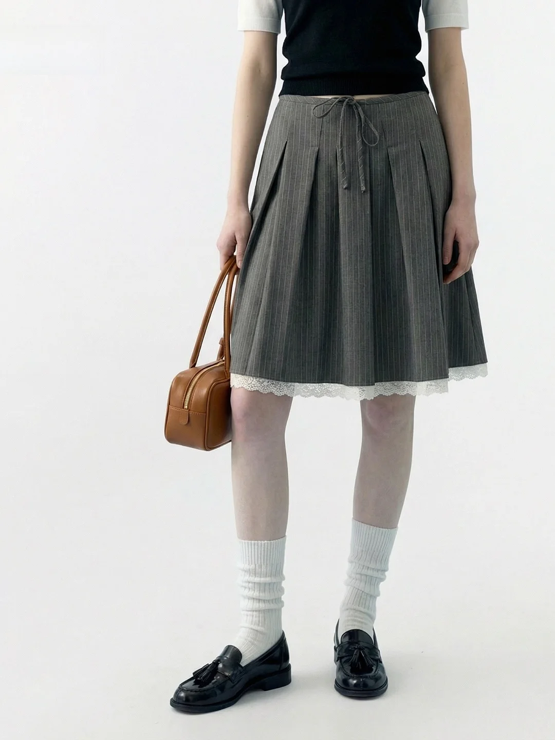 

Повседневная юбка А-силуэта AHMI для ранней весны, модная плиссированная юбка с кружевной отделкой, универсальная юбка с высокой талией, дышащая, приятная к телу.