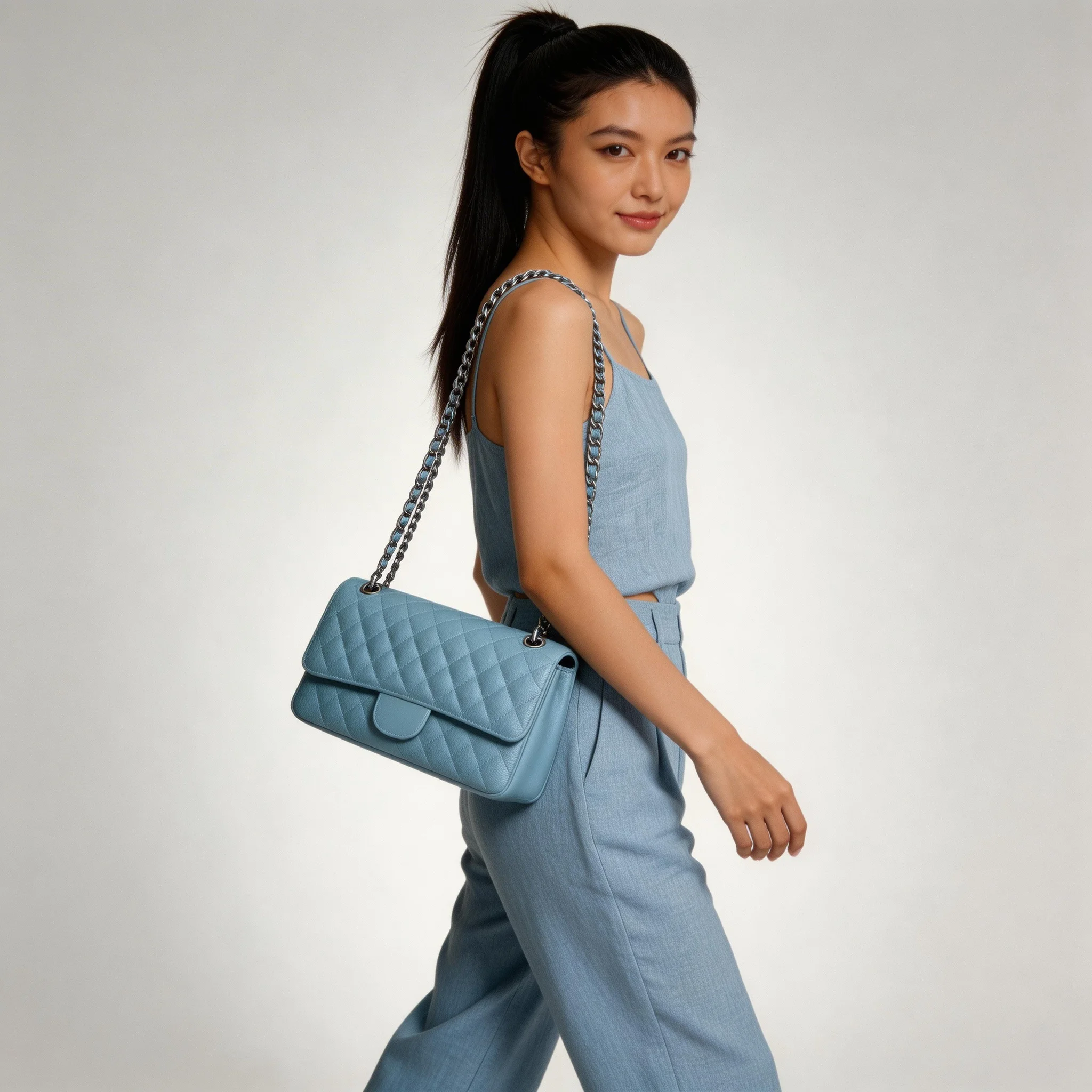 

Женская сумка через плечо, новая квадратная сумка с ромбовидным узором, среднего размера, с цепочкой-ремешком, застежкой-молнией, женственный дизайн.