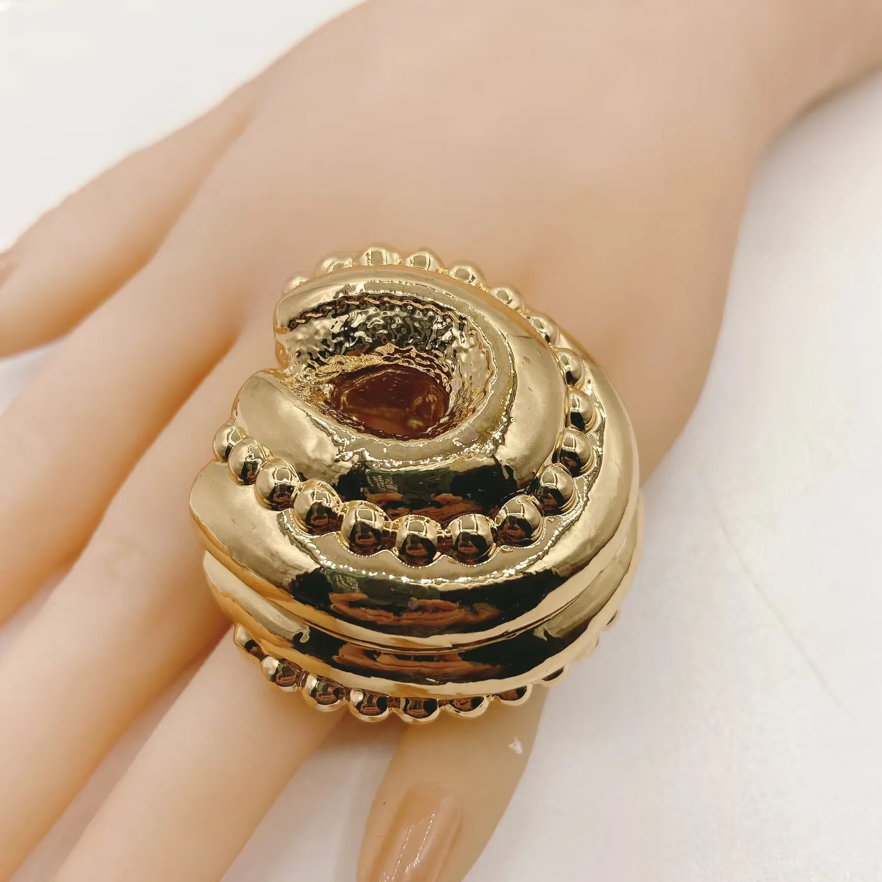 Fashion Exaggerated Large Petal Flower Rings for Women Vintage Geometric Finger Big Ring Grunge Jewelry Steampunk Gold Color