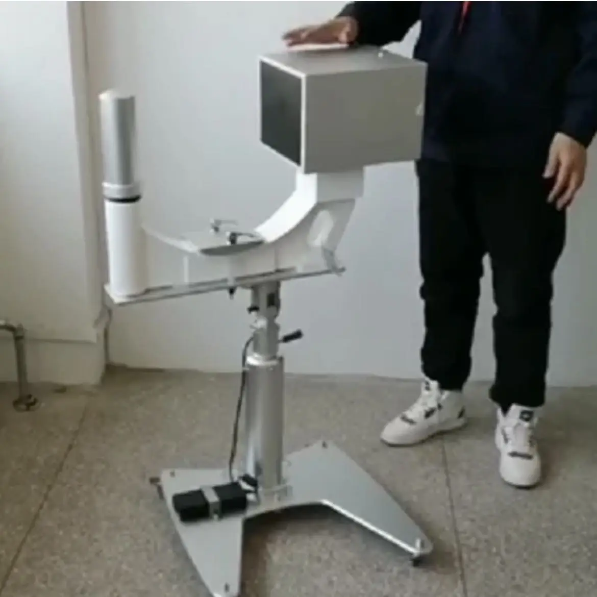 Portable X-Ray Machine, Medecal Inspection Equipment with 360-degree rotating support frame