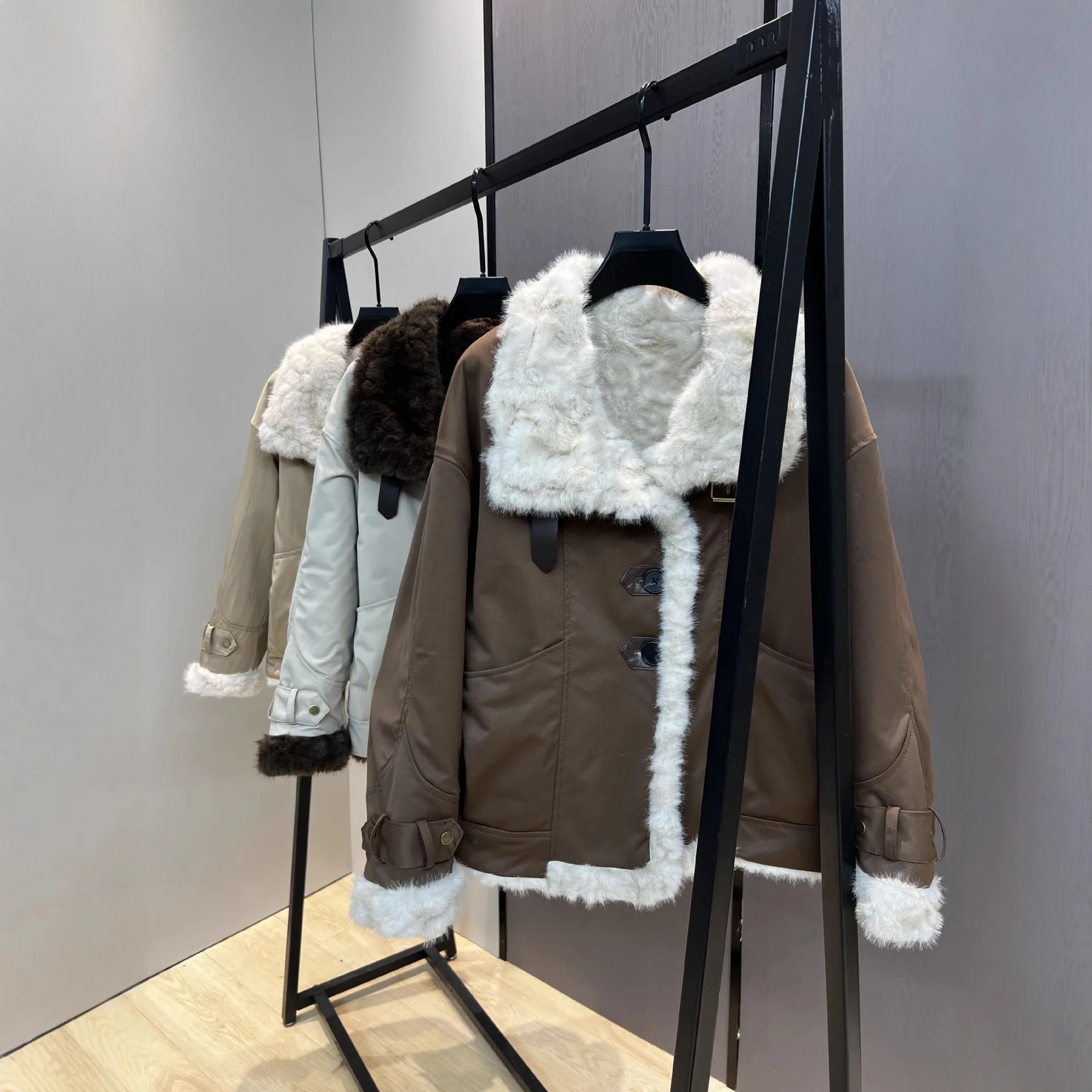 

Женская парка из искусственного меха, новинка зимы 2025 года, воротник-стойка, винтажный стиль, универсальное утолщенное теплое зимнее пальто, модное