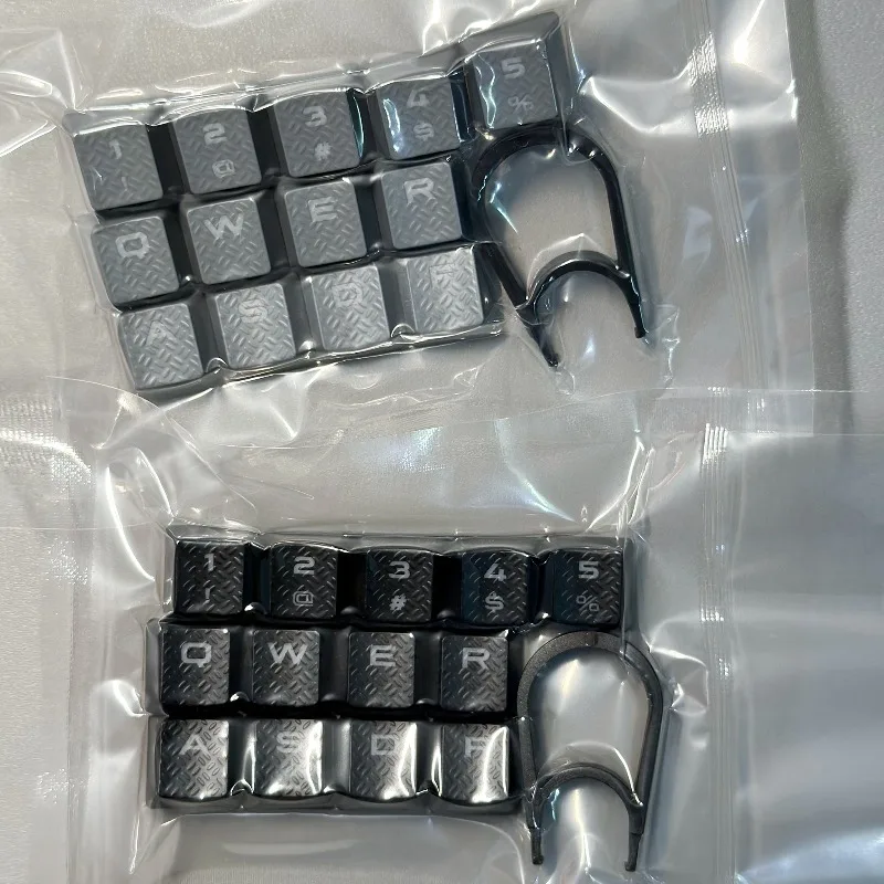 

Игровые колпачки для клавиш Corsair с противоскользящим рисунком и светопропускающим OEM-профилем ABS, совместимый со сменными аксессуарами K70/K65/K63