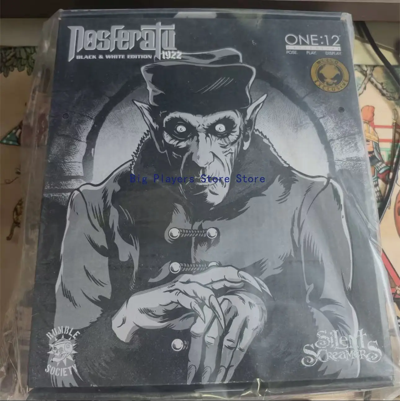 

Mezco Ant One:12 Vampire Nosferatu Black and White Version