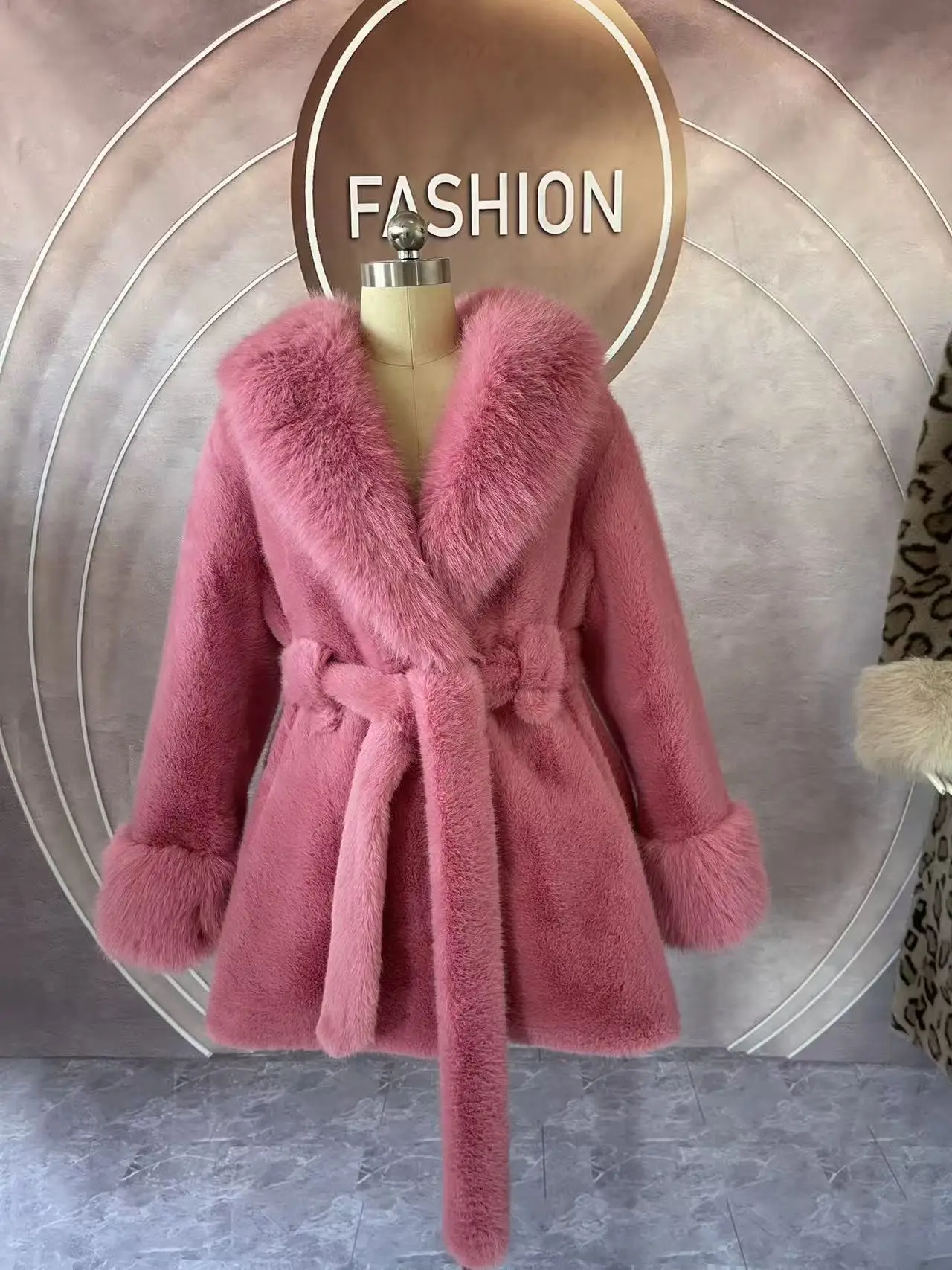 Luxury High Quality New Large Fur Collar Fur Coat Belt Slim Jacket Women Winter Warm Eco-Friendly Mink Fox Fur Coat Premium Tops