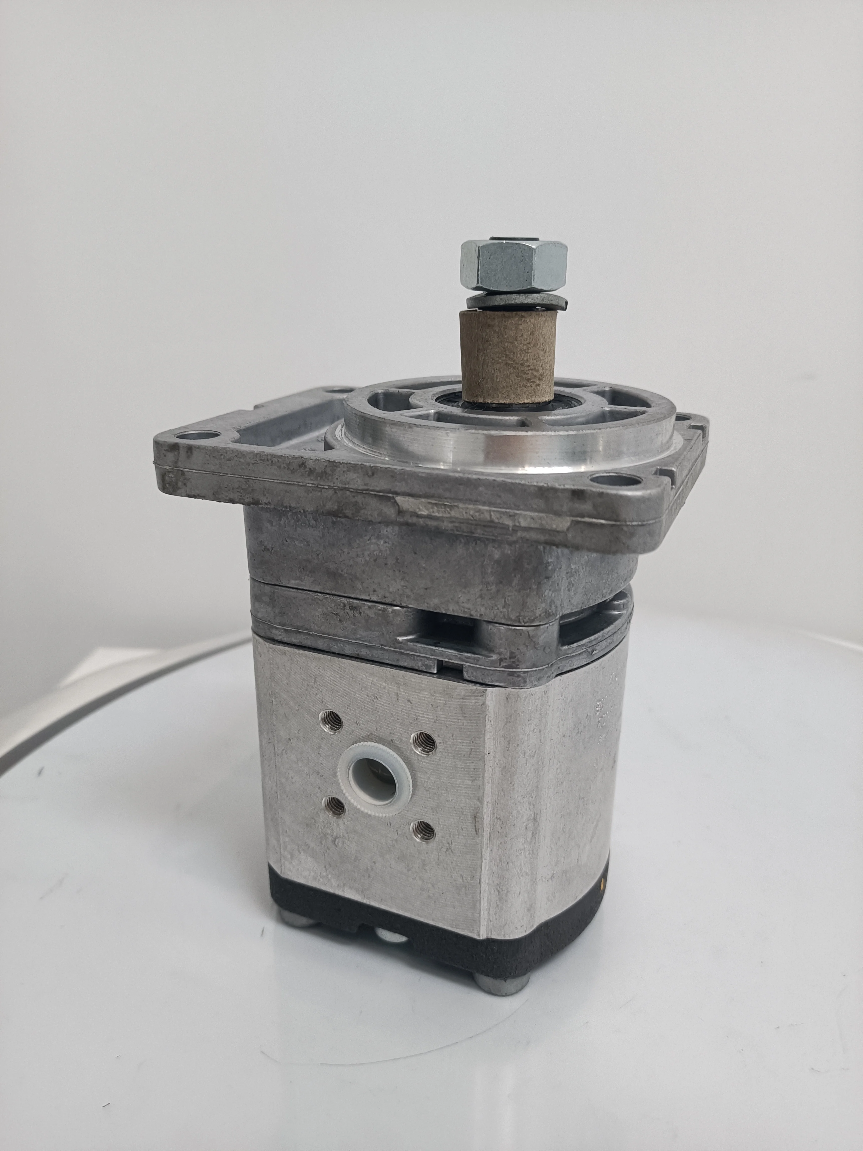 Hydraulic Gear Motor 0511645603 or Hydraulic Pump Motor Spare Parts First Come First Serve