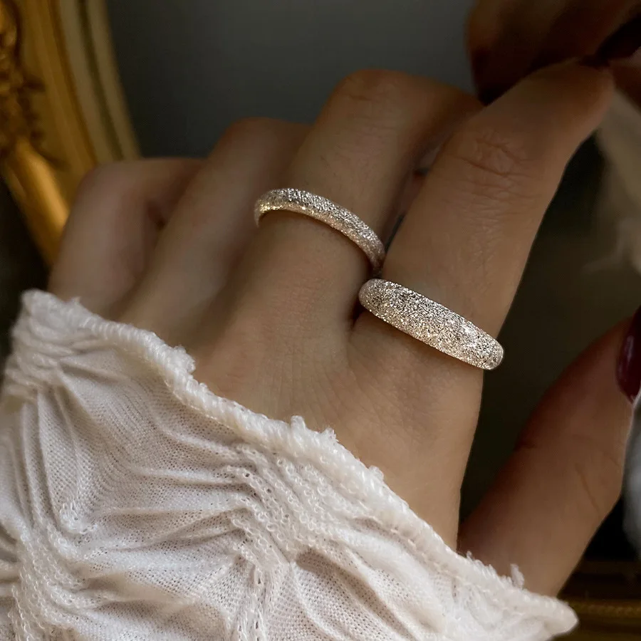 925スターリングシルバー製、豪華で輝きを放つオープンリング。結婚式やパーティーにぴったりの、女性向けの洗練されたアクセサリー。 1