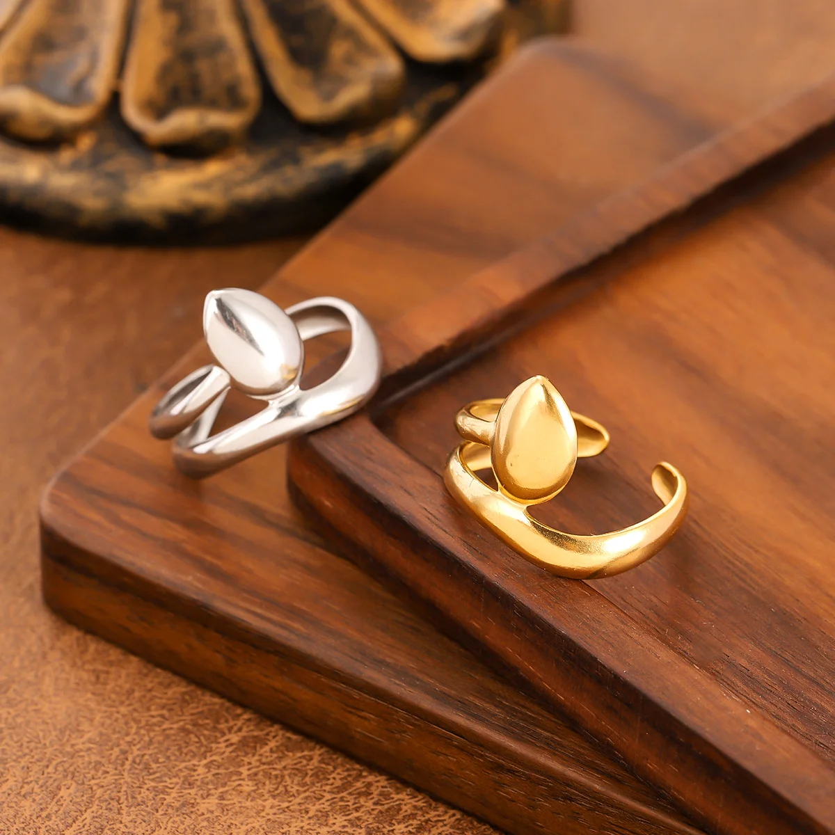 Light luxury lotus stamen gold-plated stainless steel ring, waterproof and non-fading heavy metal, with adjustable finger ring