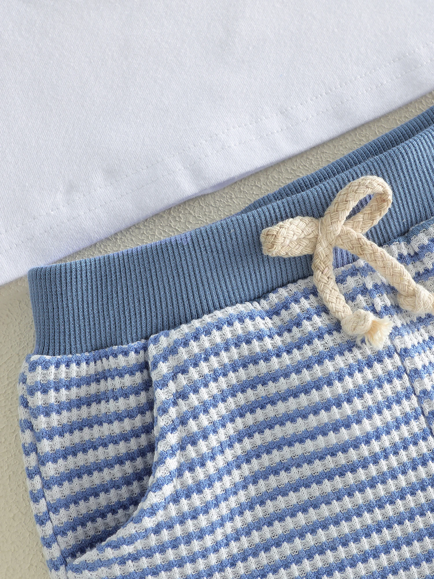 

Одежда для маленьких мальчиков на первый день рождения, футболки с короткими рукавами и вышивкой в ​​виде самолета, клетчатые шорты, комплект одежды из 2 предметов на лето